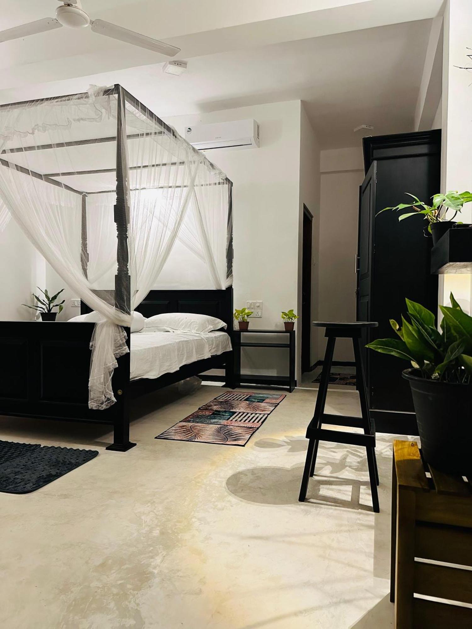 La Fiesta Bed & Breakfast Weligama Ngoại thất bức ảnh