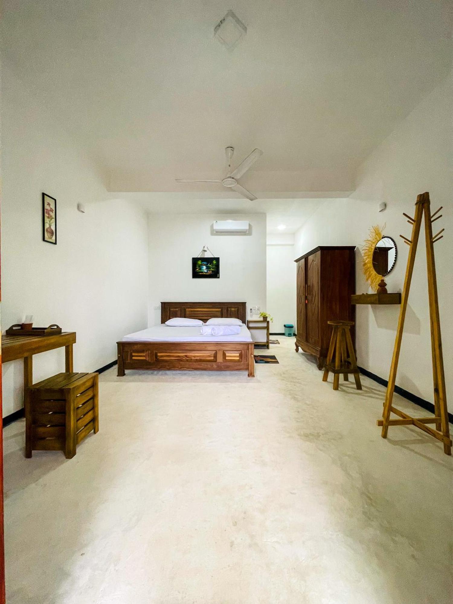 La Fiesta Bed & Breakfast Weligama Ngoại thất bức ảnh