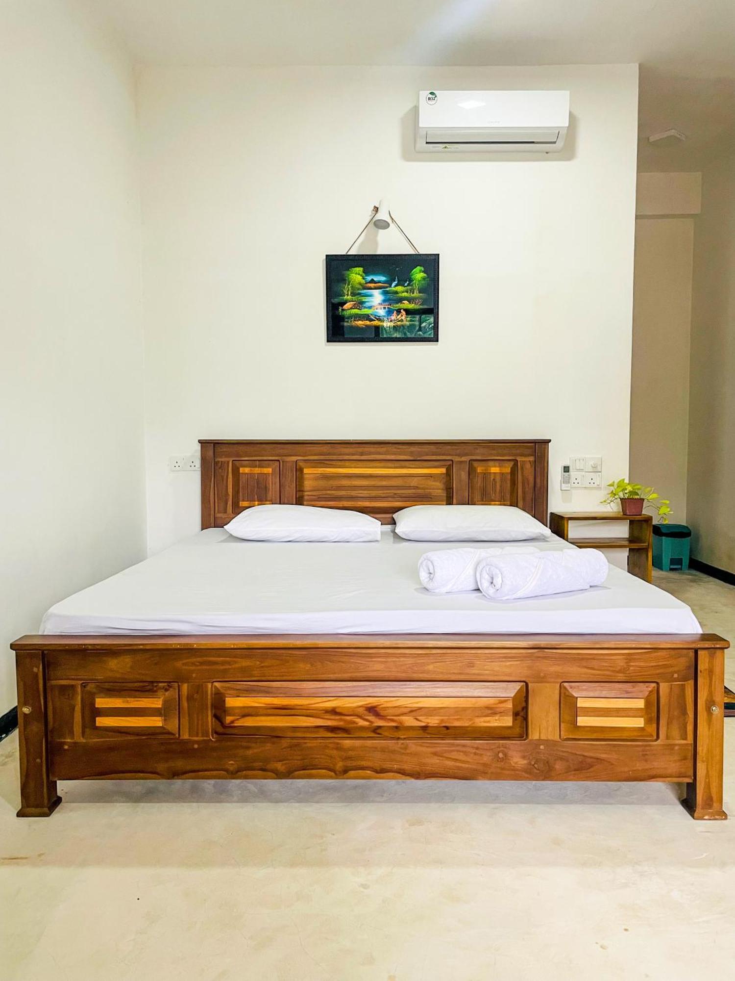 La Fiesta Bed & Breakfast Weligama Ngoại thất bức ảnh